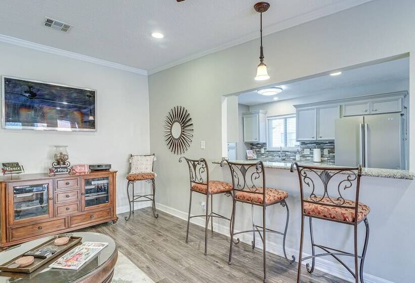 Houston Home W/ Patio Near University & Med Center