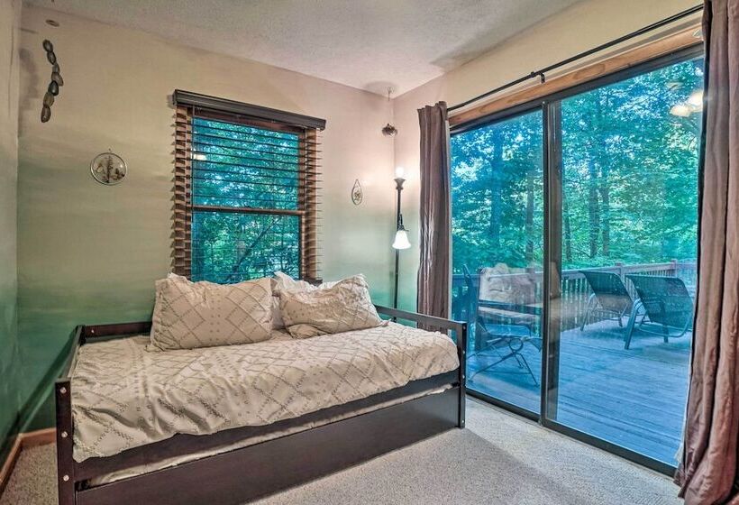 Idyllic Sky Valley Home W/ Pool & Hot Tub Access!