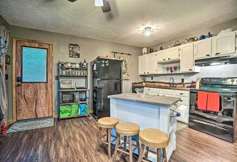 Idyllic Sky Valley Home W/ Pool & Hot Tub Access!