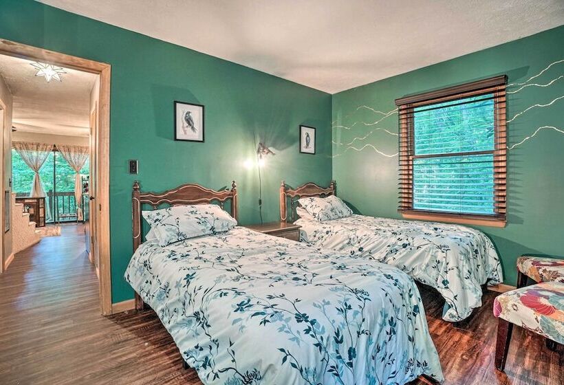 Idyllic Sky Valley Home W/ Pool & Hot Tub Access!