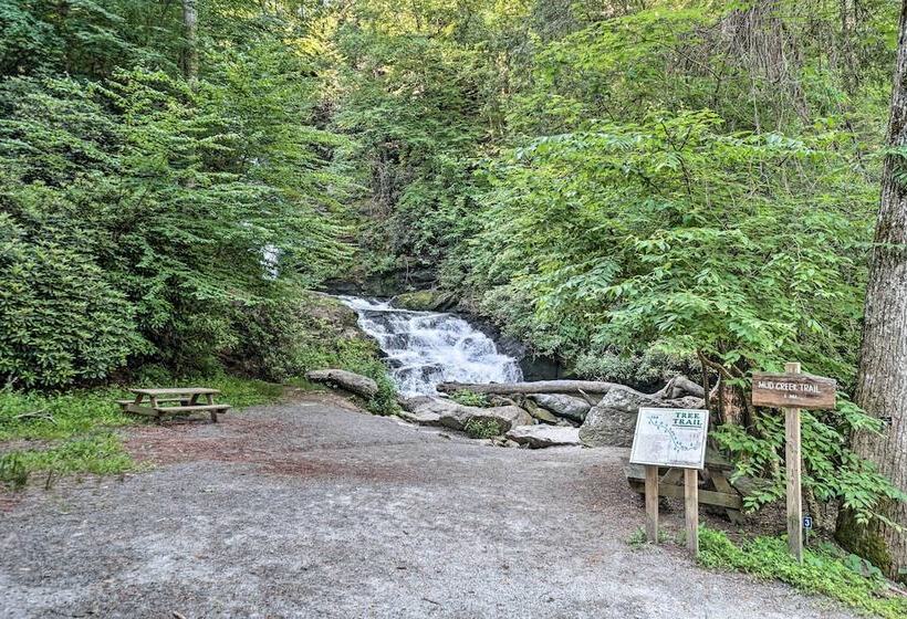 Idyllic Sky Valley Home W/ Pool & Hot Tub Access!