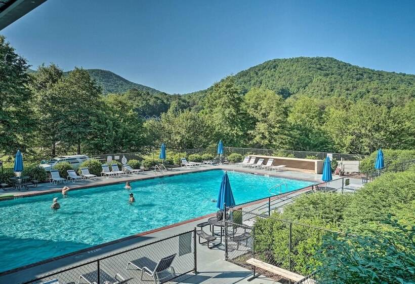 Idyllic Sky Valley Home W/ Pool & Hot Tub Access!