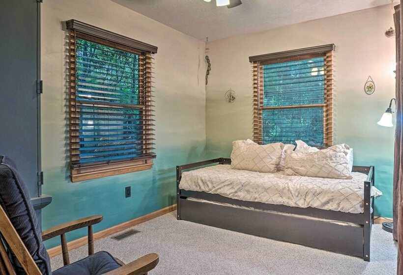 Idyllic Sky Valley Home W/ Pool & Hot Tub Access!