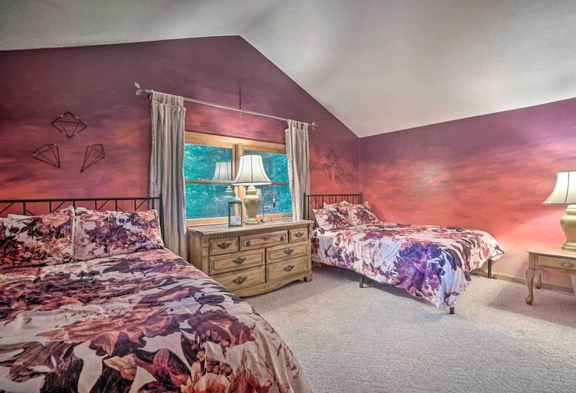 Idyllic Sky Valley Home W/ Pool & Hot Tub Access!