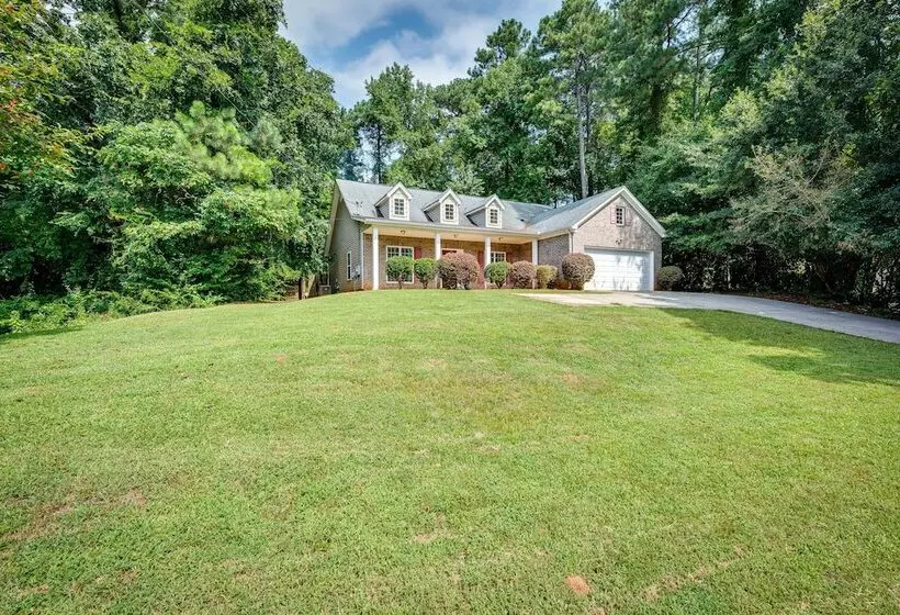 Inviting Austell Home: 14 Mi To Downtown Atlanta!