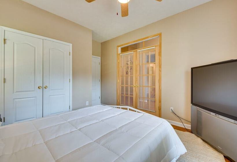 Inviting Austell Home: 14 Mi To Downtown Atlanta!