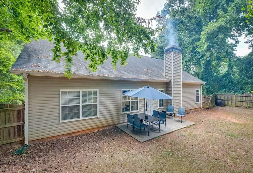 Inviting Austell Home: 14 Mi To Downtown Atlanta!