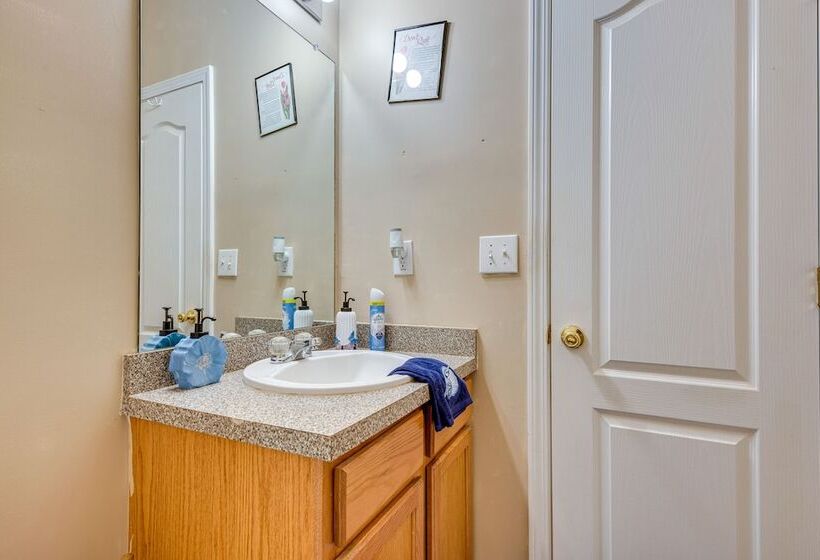 Inviting Austell Home: 14 Mi To Downtown Atlanta!