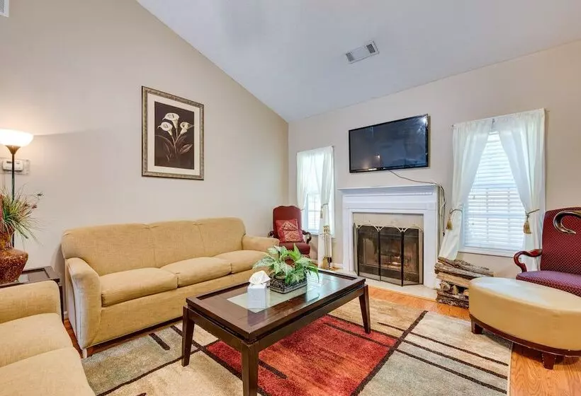 Inviting Austell Home: 14 Mi To Downtown Atlanta!