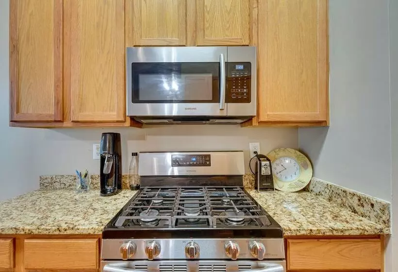 Inviting Austell Home: 14 Mi To Downtown Atlanta!