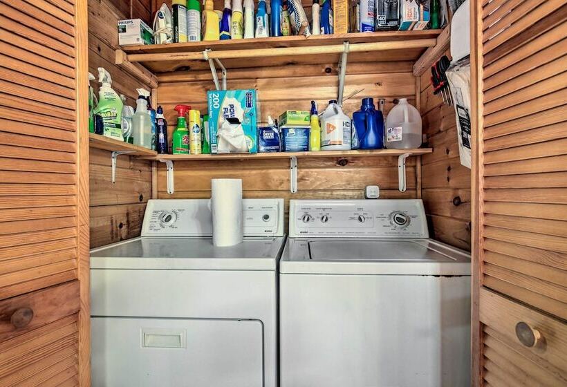 Blairsville Cabin W/ Private Hot Tub!