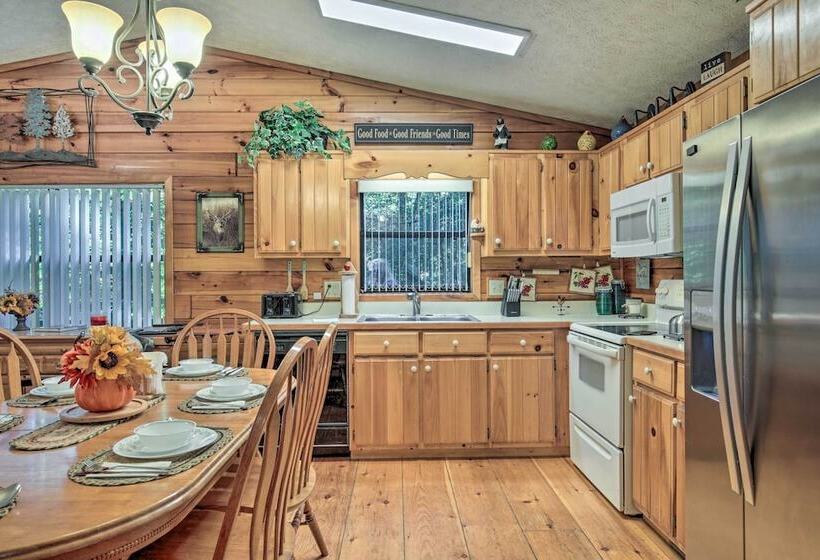 Blairsville Cabin W/ Private Hot Tub!