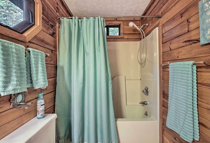 Blairsville Cabin W/ Private Hot Tub!