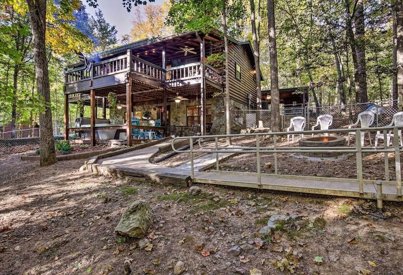 Blairsville Cabin W/ Private Hot Tub!