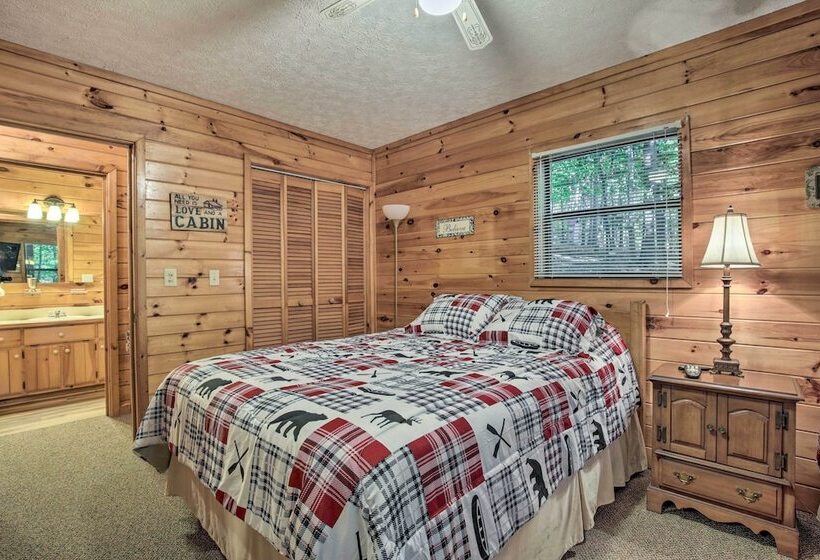 Blairsville Cabin W/ Private Hot Tub!