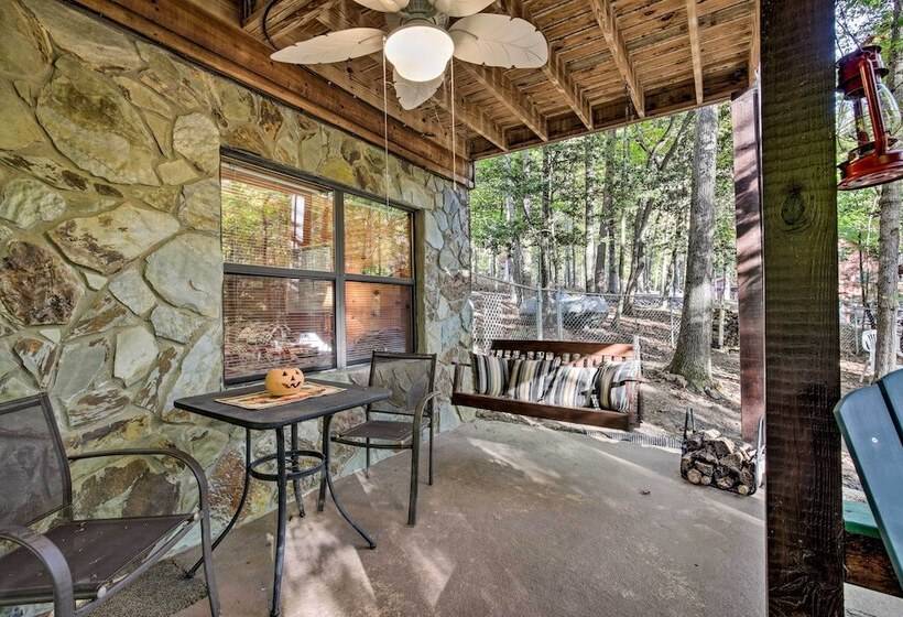 Blairsville Cabin W/ Private Hot Tub!
