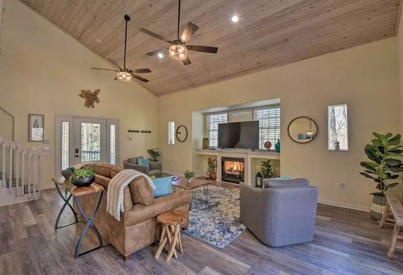 Inviting Sky Valley Home ~ 2 Mi To Mud Creek Falls