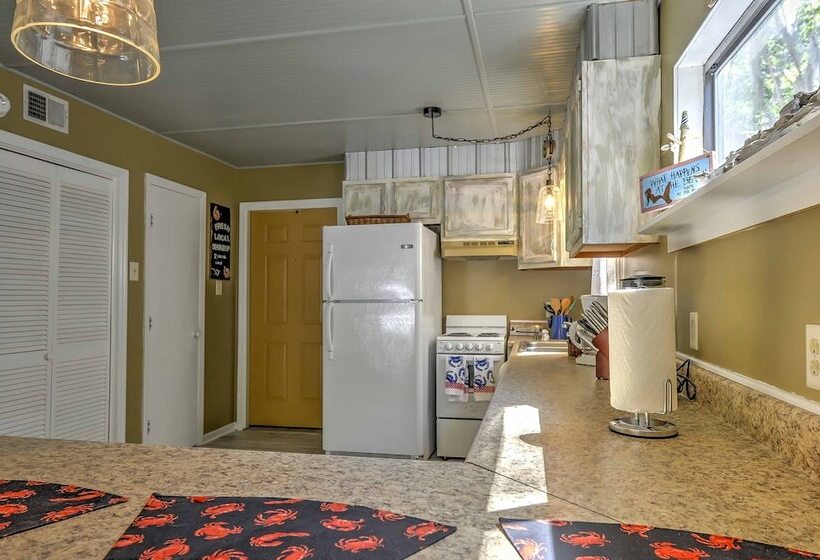 Isle Of Wight Tri Level Home W/ Private Boat Dock!