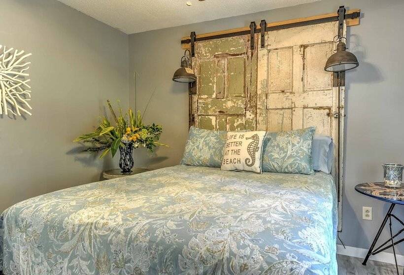 Isle Of Wight Tri Level Home W/ Private Boat Dock!