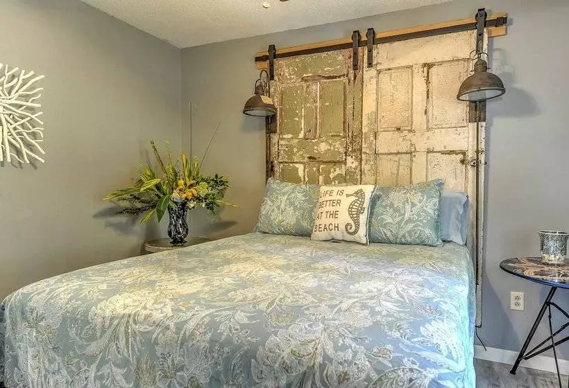 Isle Of Wight Tri Level Home W/ Private Boat Dock!