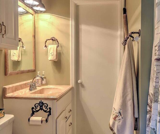 Isle Of Wight Tri Level Home W/ Private Boat Dock!