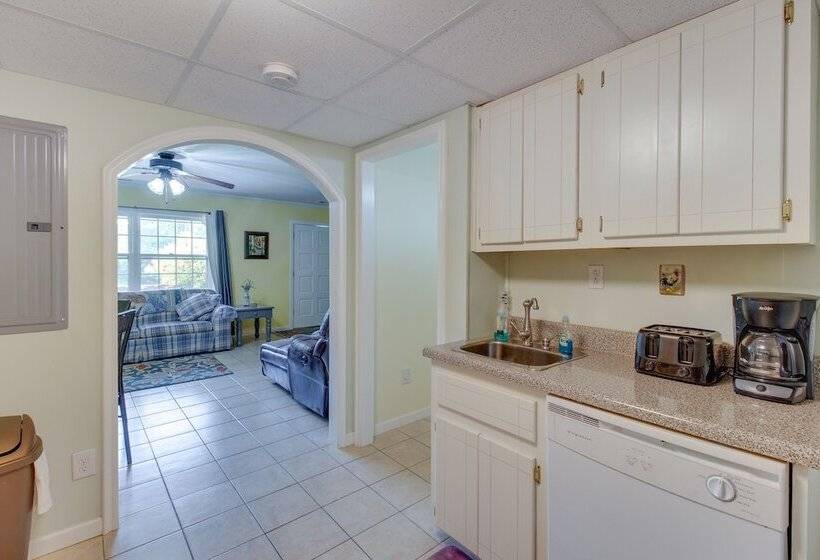 Kingston Home W/ Shared Pool   23 Mi To Lakepoint!