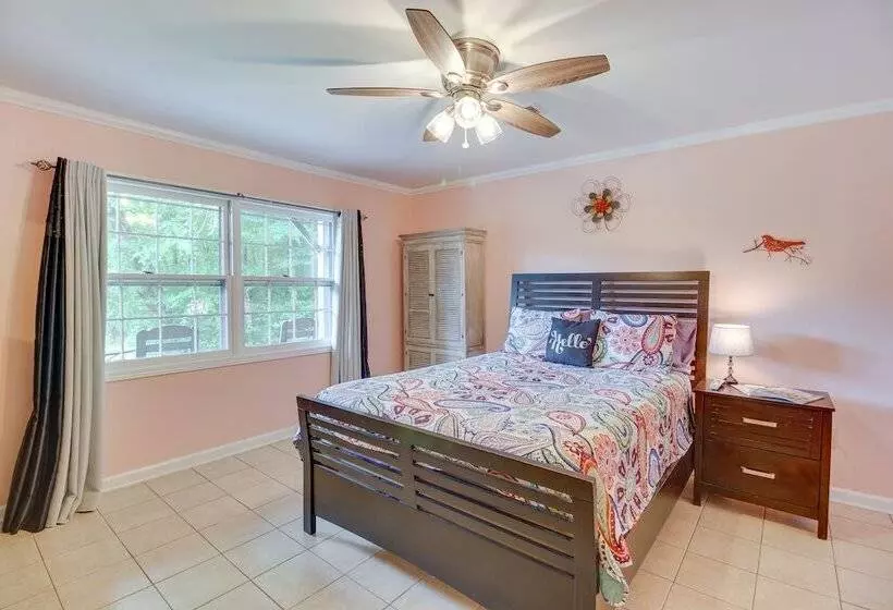 Kingston Home W/ Shared Pool   23 Mi To Lakepoint!