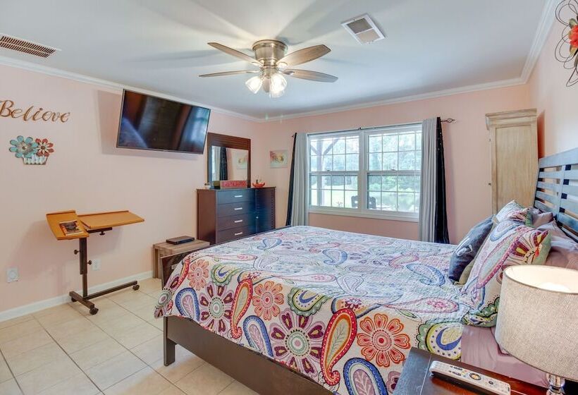 Kingston Home W/ Shared Pool   23 Mi To Lakepoint!