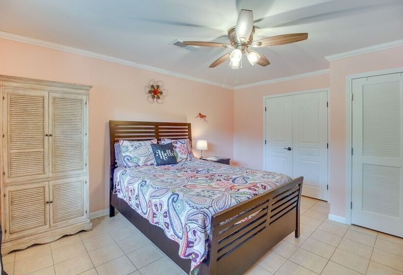 Kingston Home W/ Shared Pool   23 Mi To Lakepoint!