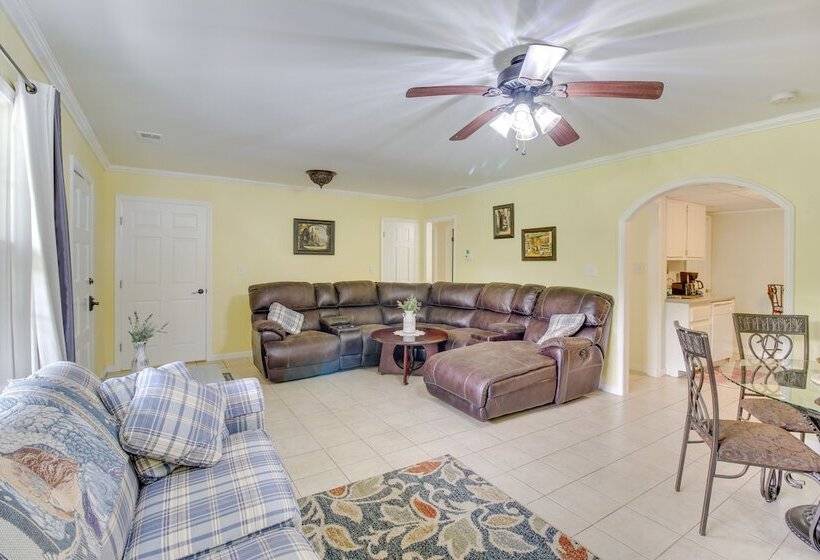 Kingston Home W/ Shared Pool   23 Mi To Lakepoint!