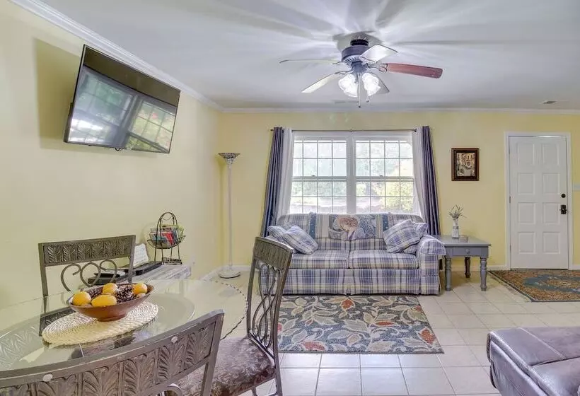 Kingston Home W/ Shared Pool   23 Mi To Lakepoint!