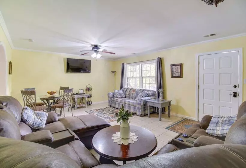 Kingston Home W/ Shared Pool   23 Mi To Lakepoint!