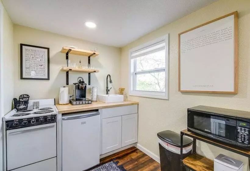 Knoxville Cottage W/ Fenced Yard, Pet Friendly!