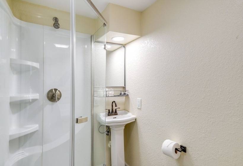 Knoxville Cottage W/ Fenced Yard, Pet Friendly!