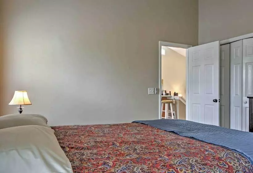 Lakefront Hiawassee Home W/ Boat Dock & Hot Tub!