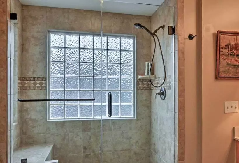 Lakefront Hiawassee Home W/ Boat Dock & Hot Tub!