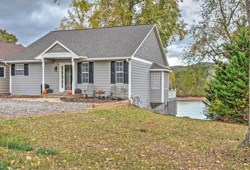 Lakefront Hiawassee Home W/ Boat Dock & Hot Tub!