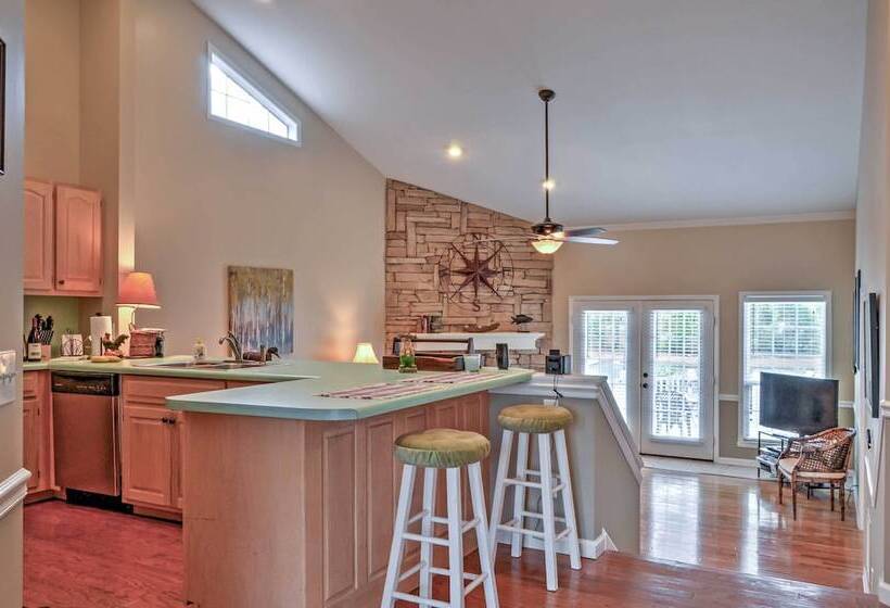 Lakefront Hiawassee Home W/ Boat Dock & Hot Tub!