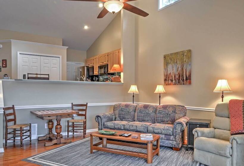 Lakefront Hiawassee Home W/ Boat Dock & Hot Tub!