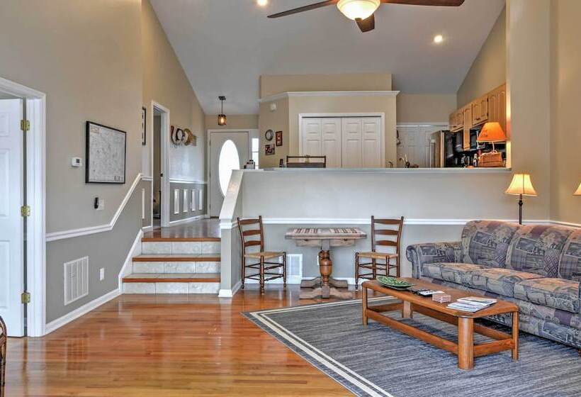 Lakefront Hiawassee Home W/ Boat Dock & Hot Tub!