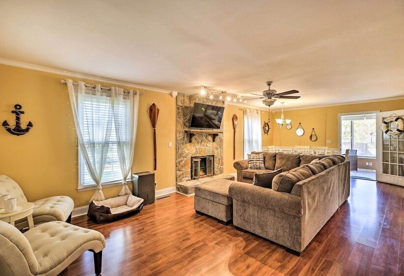 Lakefront Macon Home W/ Pool, Dock & Fishing!