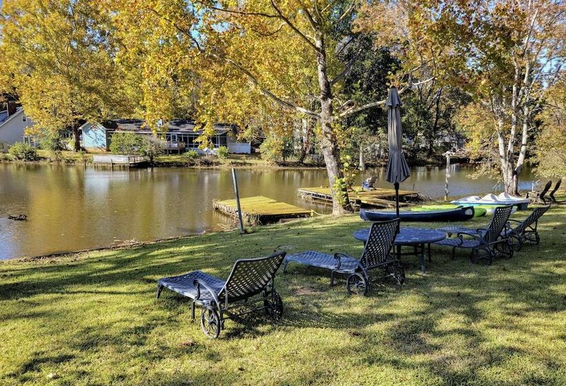 Lakefront Macon Home W/ Pool, Dock & Fishing!