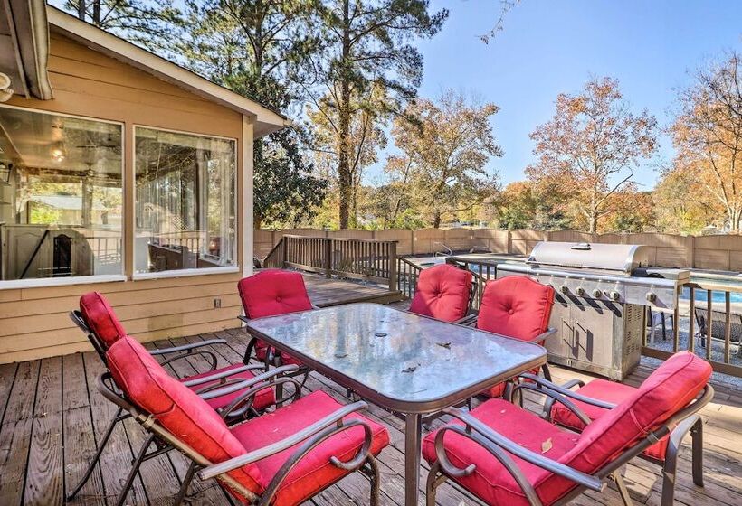 Lakefront Macon Home W/ Pool, Dock & Fishing!