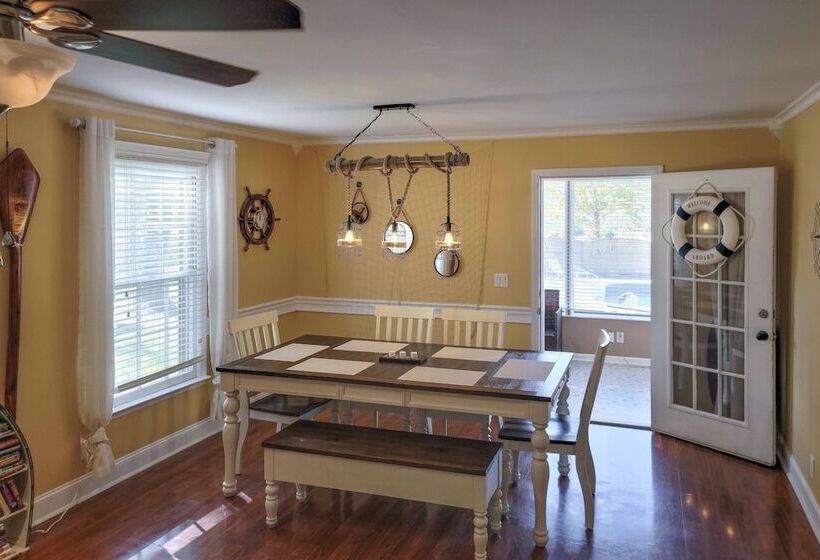 Lakefront Macon Home W/ Pool, Dock & Fishing!