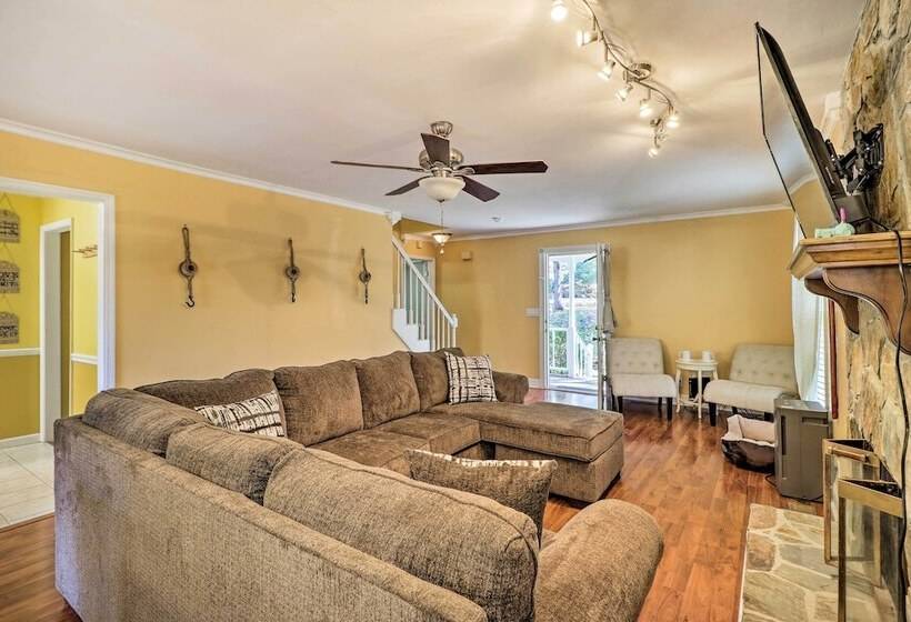 Lakefront Macon Home W/ Pool, Dock & Fishing!