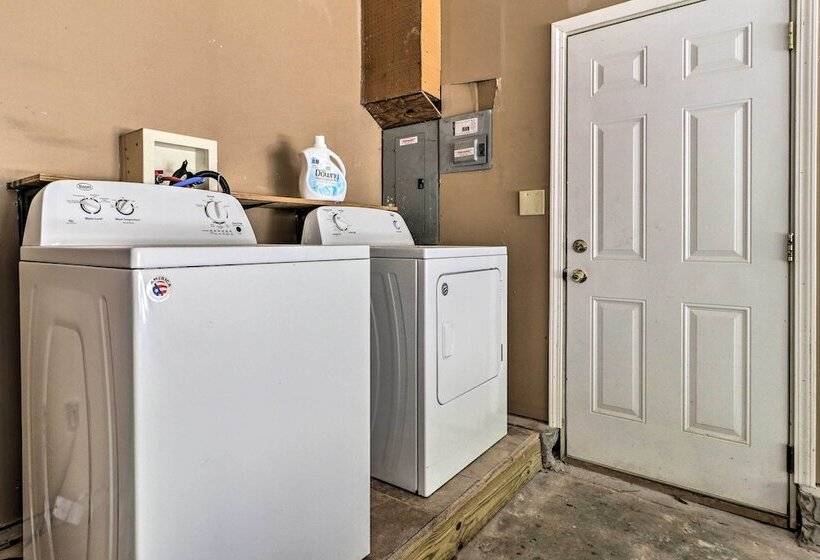 Lakefront Macon Home W/ Pool, Dock & Fishing!