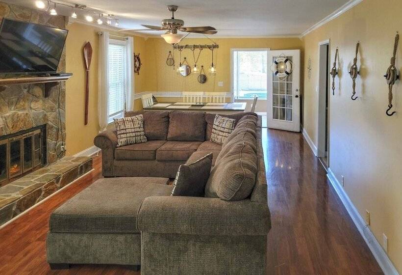 Lakefront Macon Home W/ Pool, Dock & Fishing!