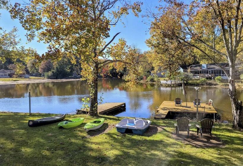 Lakefront Macon Home W/ Pool, Dock & Fishing!