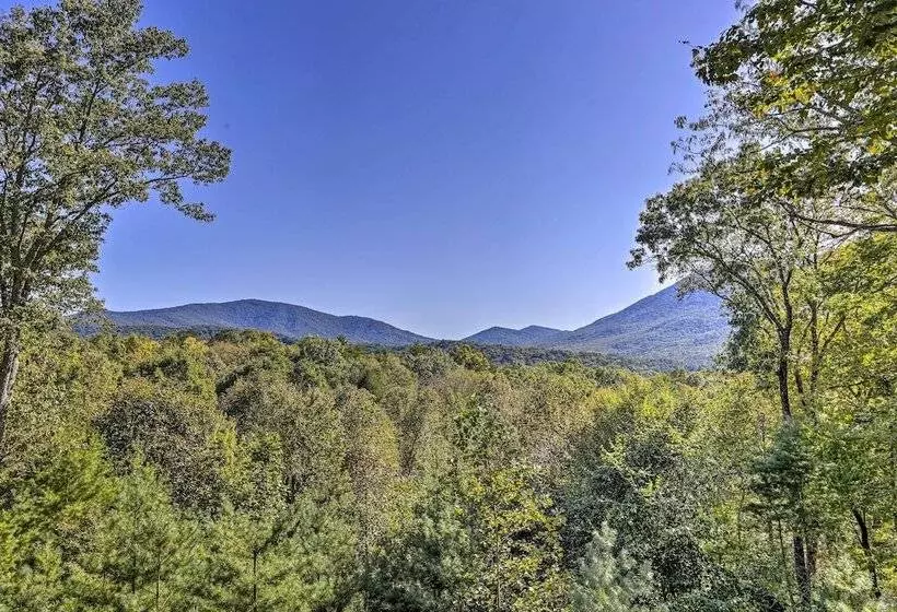 Lovely Log Cabin + Bunkhouse W/ Views & Yard!