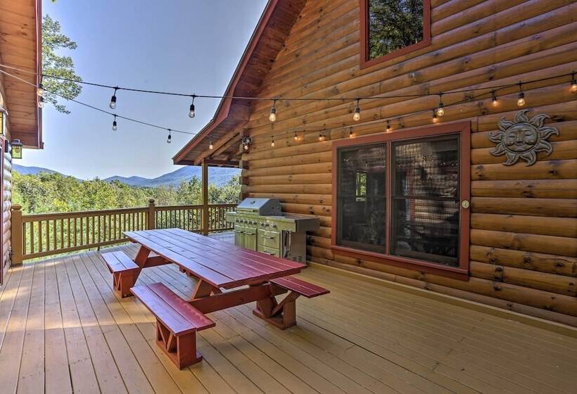 Lovely Log Cabin + Bunkhouse W/ Views & Yard!
